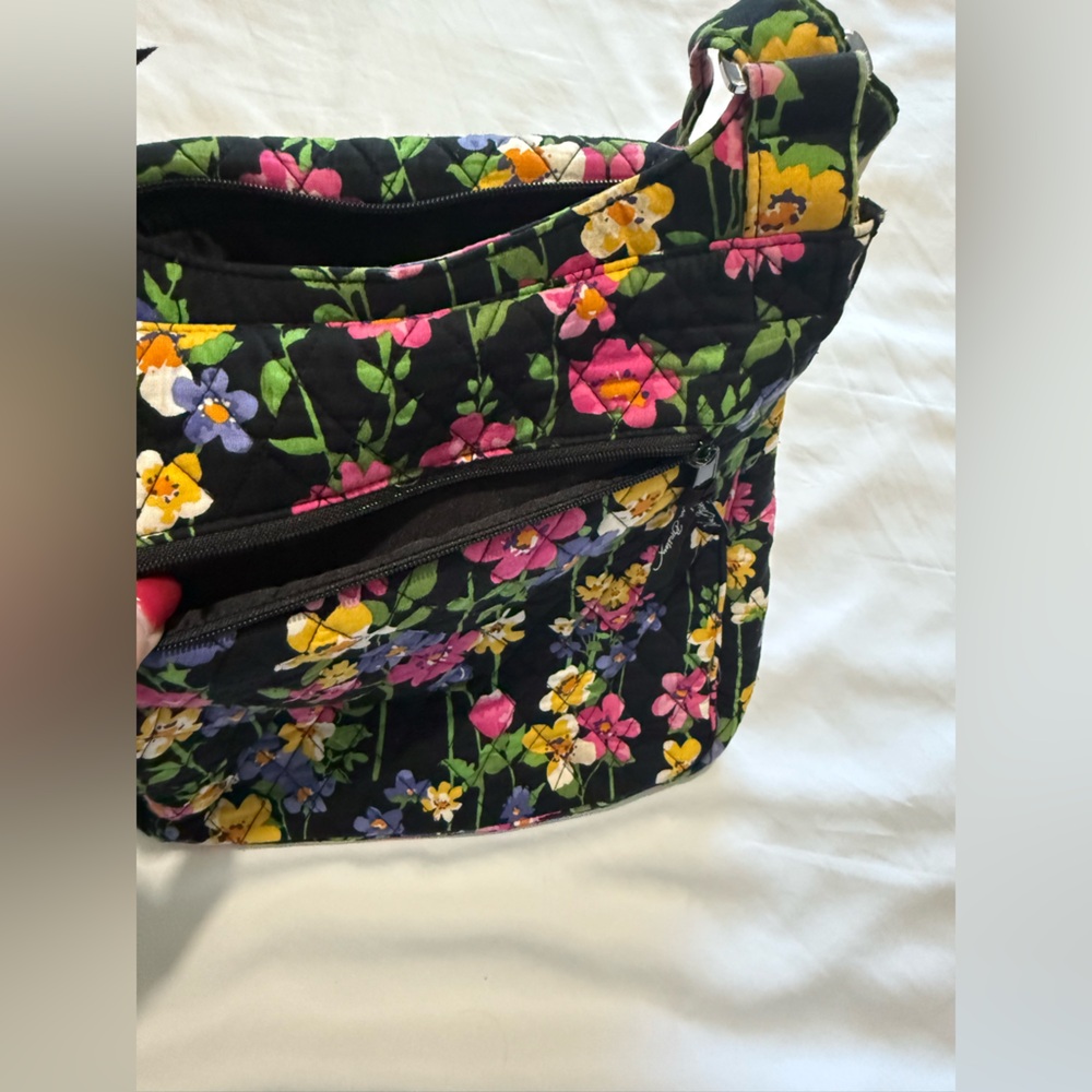 Vera Bradley- Wildflower Black - Shoulder Bag - Picture 5 of 6